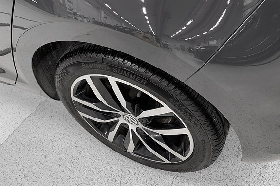Volkswagen e-Golf VII 12 of 13