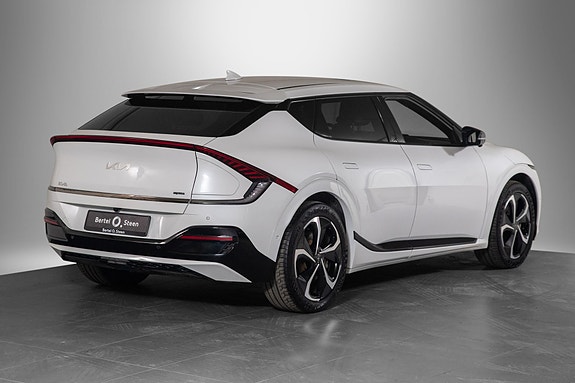 Kia EV6 4 of 29