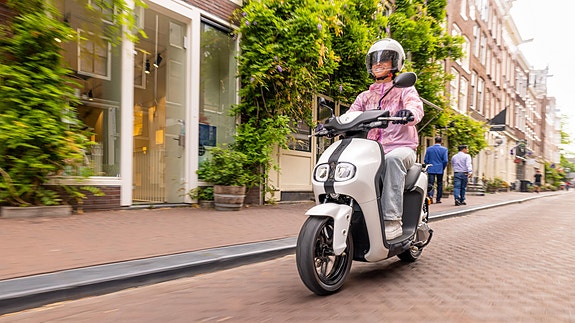 Yamaha NEO's Core 2 of 15