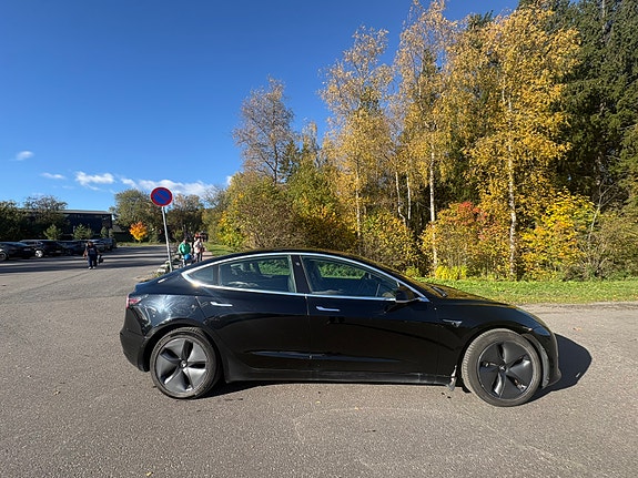 Tesla Model 3 3 of 20