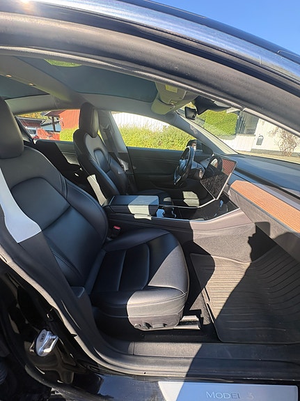 Tesla Model 3 14 of 20