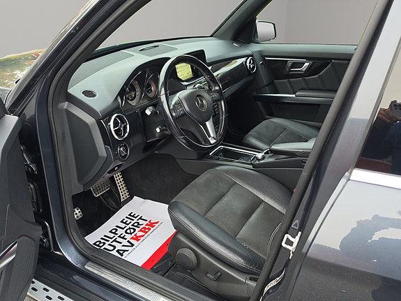 Mercedes-Benz GLK220 14 of 30