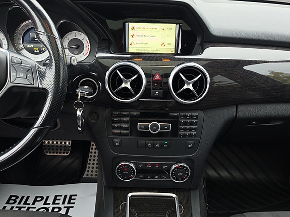 Mercedes-Benz GLK220 22 of 30