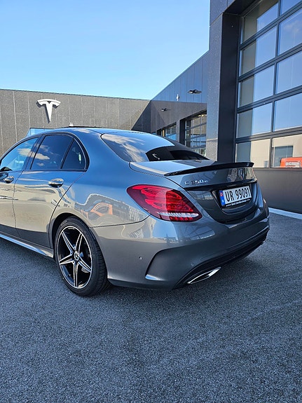 Mercedes-Benz C350 e 2 of 30
