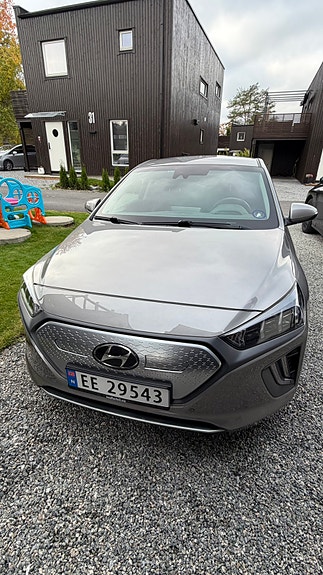 Hyundai IONIQ 3 of 9