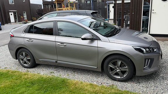 Hyundai IONIQ 7 of 9