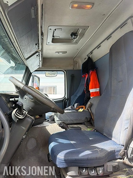 Volvo FM 300 4X2 9 of 14