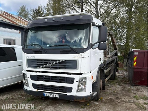 Volvo FM 300 4X2 2 of 14