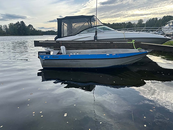 Buster med 20hk Yamaha selges 2 of 5