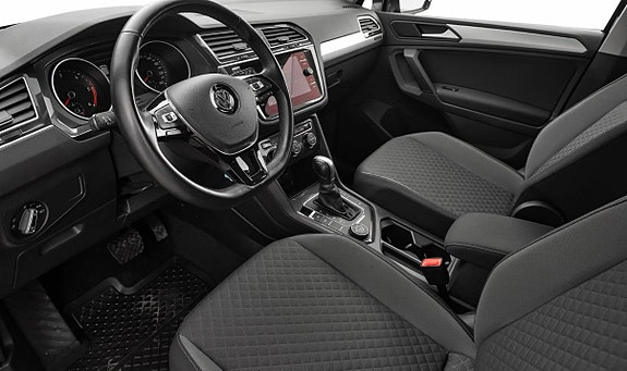Volkswagen Tiguan 6 of 12
