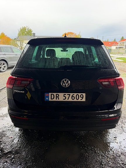 Volkswagen Tiguan 2 of 12