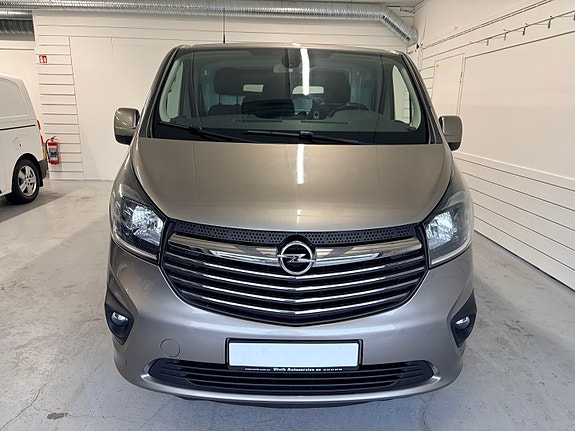 Opel Vivaro 11 of 24
