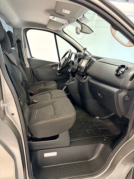 Opel Vivaro 13 of 24