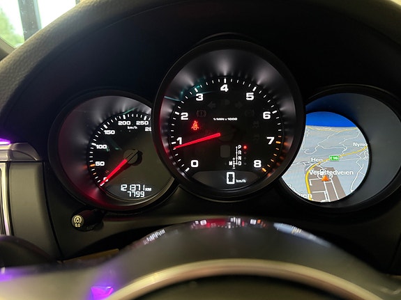 Porsche Macan 22 of 29