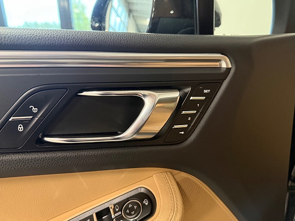 Porsche Macan 18 of 29