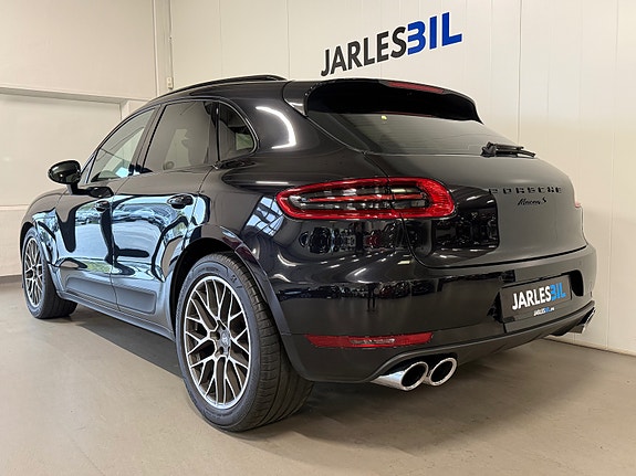 Porsche Macan 13 of 29