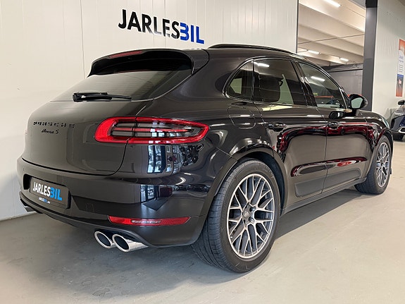 Porsche Macan 3 of 29