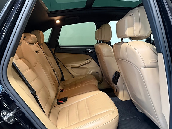 Porsche Macan 8 of 29