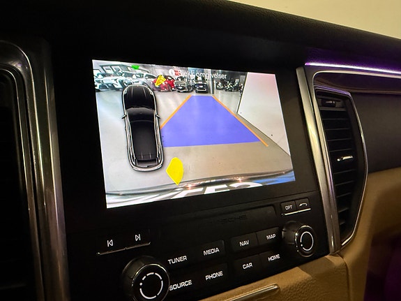 Porsche Macan 29 of 29