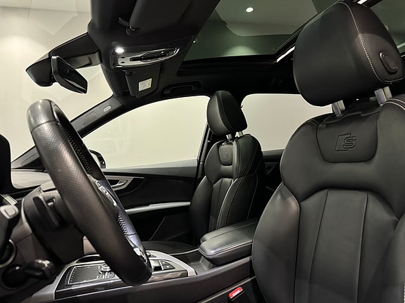 Audi Q7 30 of 30
