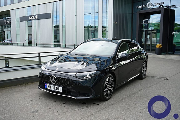 Mercedes-Benz CLA350 3 of 28