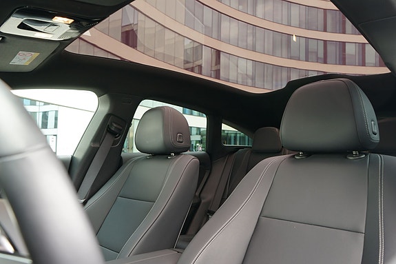 Mercedes-Benz CLA350 14 of 28