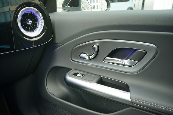 Mercedes-Benz CLA350 28 of 28