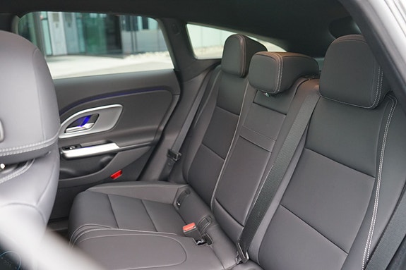 Mercedes-Benz CLA350 18 of 28