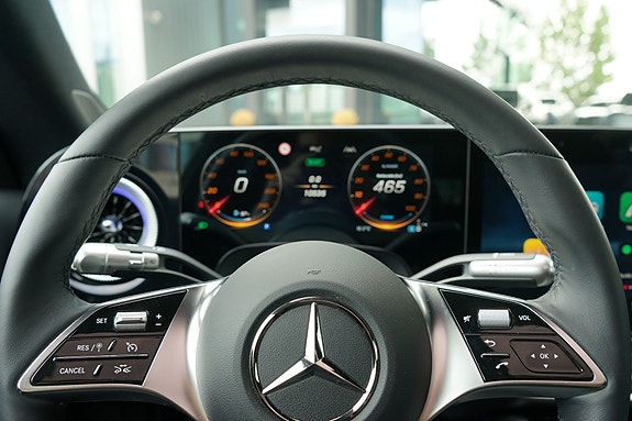 Mercedes-Benz CLA350 19 of 28