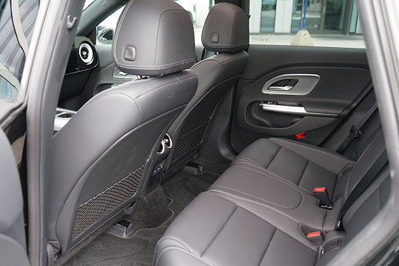 Mercedes-Benz CLA350 17 of 28