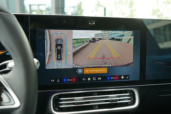 Mercedes-Benz CLA350 25 of 28