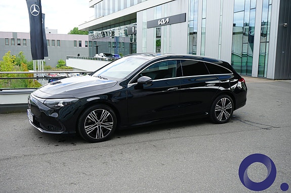 Mercedes-Benz CLA350 2 of 28