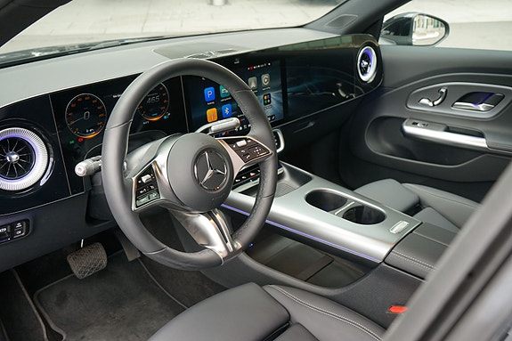 Mercedes-Benz CLA350 13 of 28