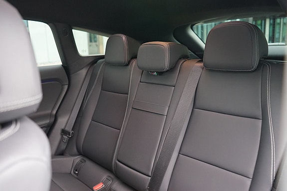 Mercedes-Benz CLA350 16 of 28