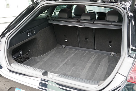Mercedes-Benz CLA350 10 of 28
