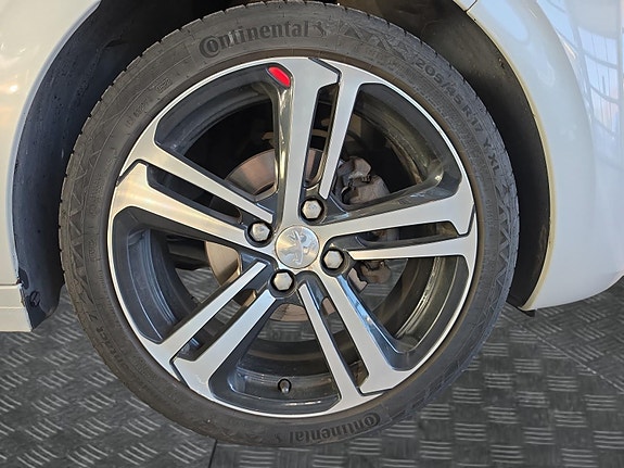 Peugeot 208 13 of 21