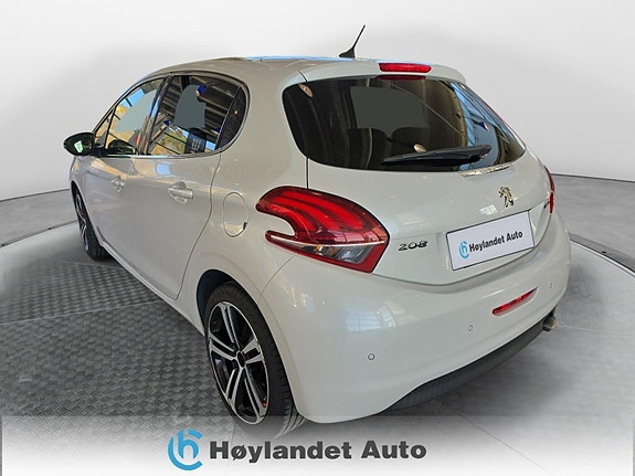 Peugeot 208 3 of 21