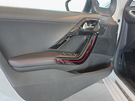 Peugeot 208 18 of 21