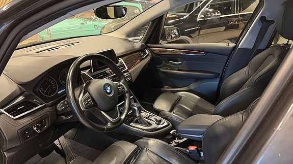 BMW 225xe 14 of 22