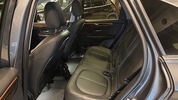 BMW 225xe 16 of 22