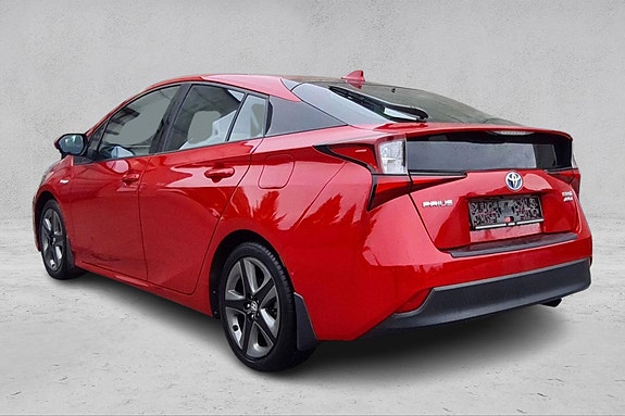 Toyota Prius 3 of 5