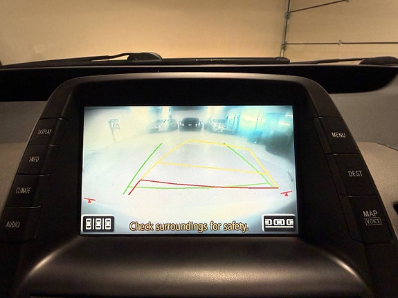 Toyota Prius 13 of 25