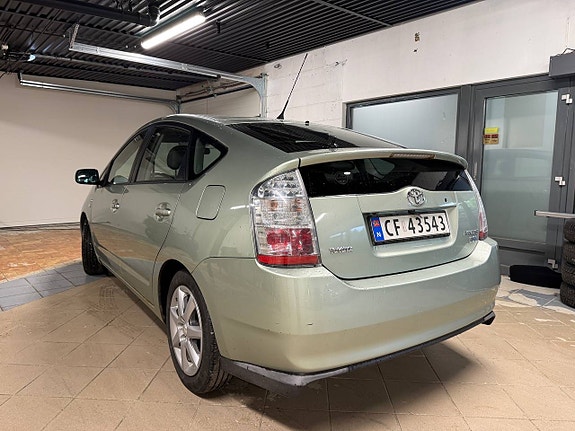 Toyota Prius 3 of 25