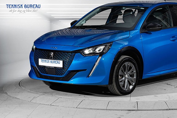 Peugeot e-208 2 of 28