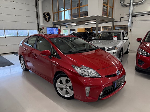 Toyota Prius 4 of 30