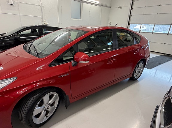 Toyota Prius 12 of 30