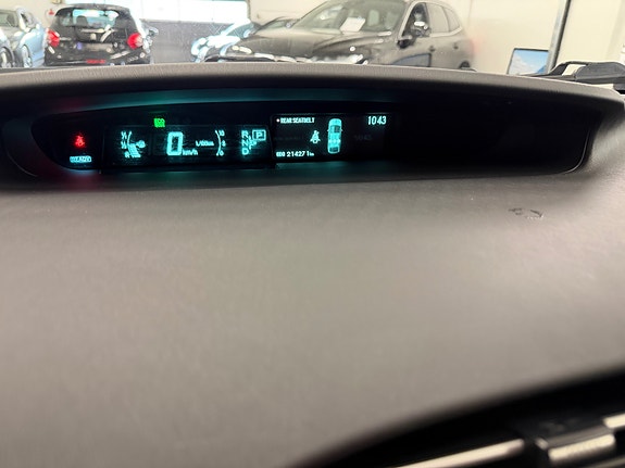 Toyota Prius 26 of 30