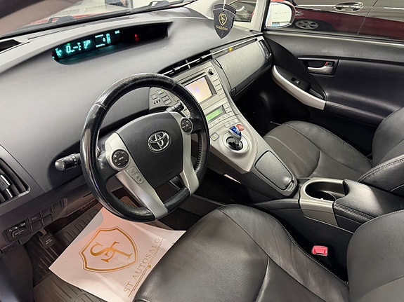 Toyota Prius 23 of 30