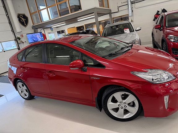 Toyota Prius 5 of 30