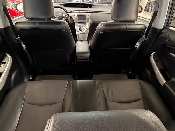 Toyota Prius 16 of 30